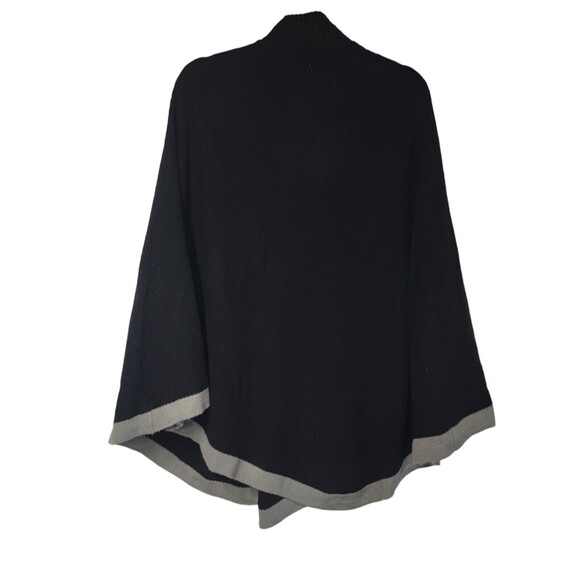 Hot in Hollywood Black Knit Poncho Cardigan Cape sz-M/L Pockets Buttons - Picture 4 of 4
